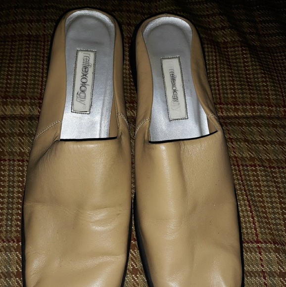 🌺REFLEXOLOGY Clogs - Picture 2 of 6